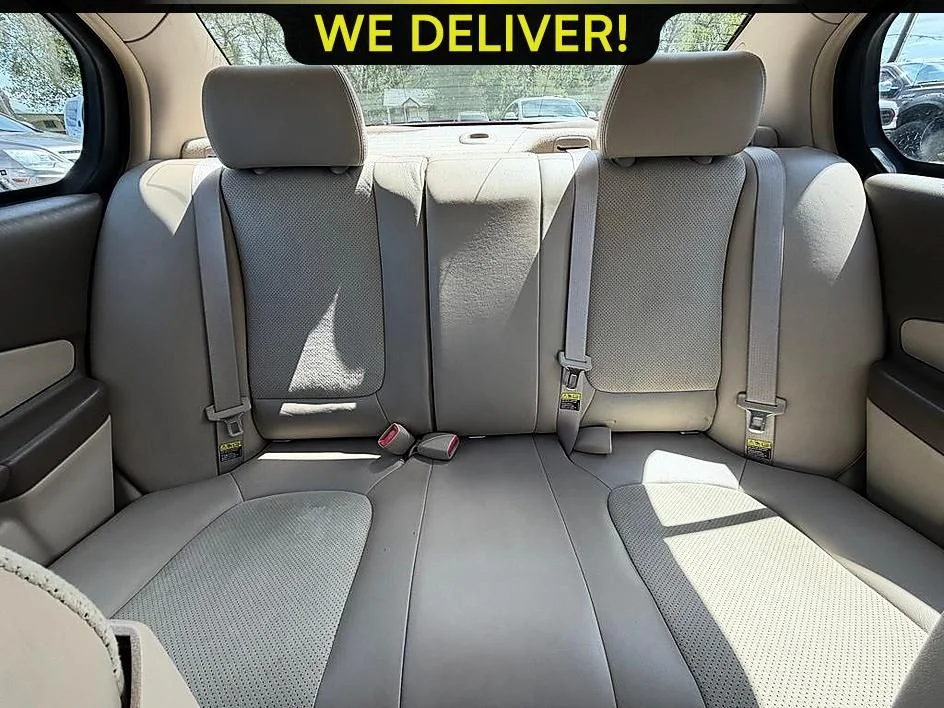 Used 2005 Red Chevrolet LT image 16