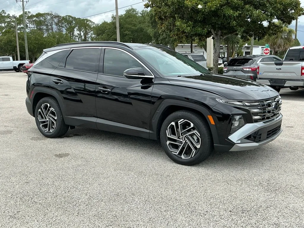 Used 2025 Black Hyundai Limited image 21