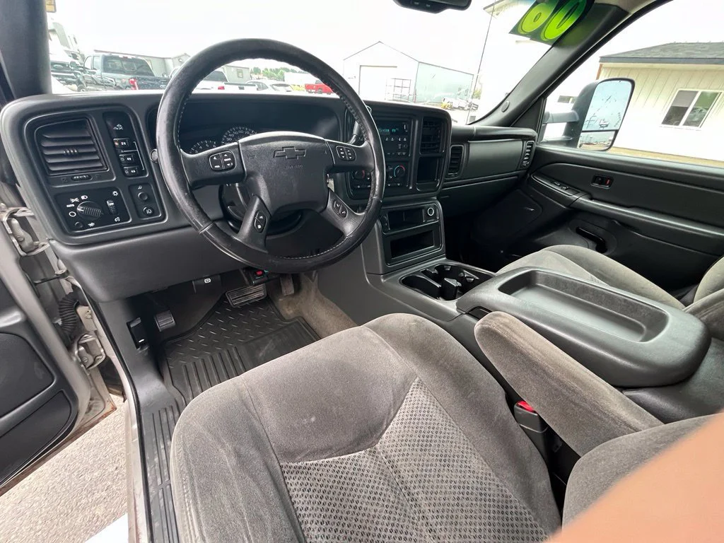Used 2006 Tan Chevrolet Work Truck image 10