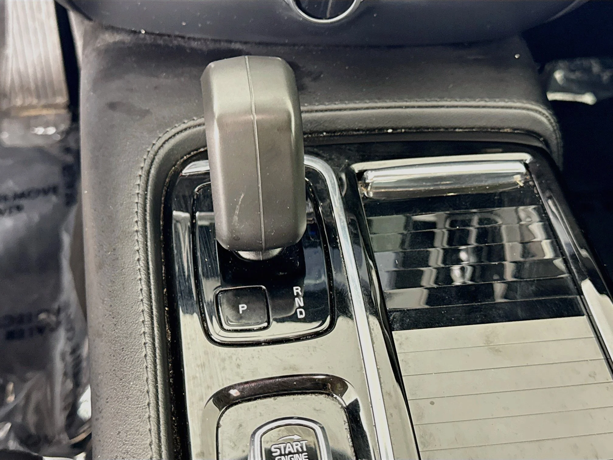 Used 2024 White Volvo Plus Dark Theme image 18