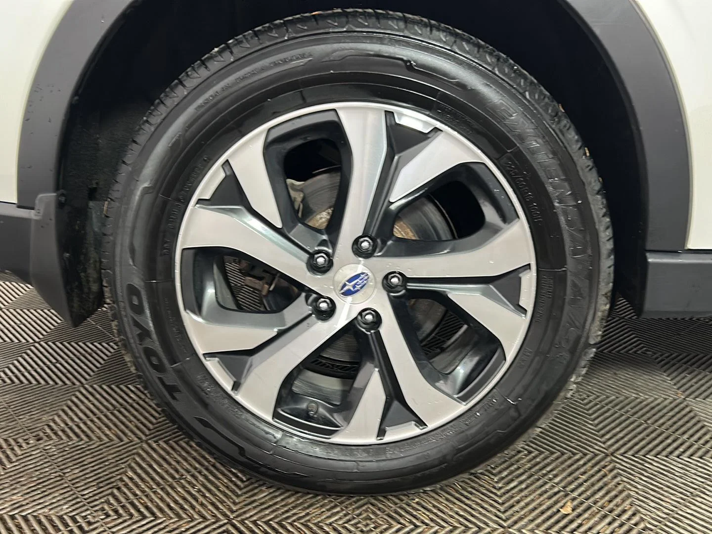 Used 2022 Crystal White Pearl Subaru Touring image 2