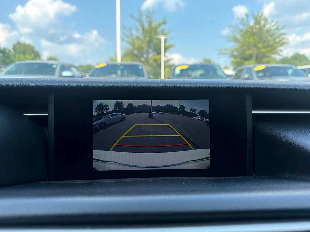 Used 2016  Lexus 350 image 25