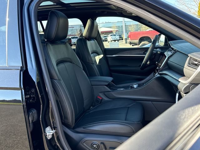 New 2026 Diamond Black Crystal Pearl-Coat Exterior Paint Jeep Limited Reserve image 27