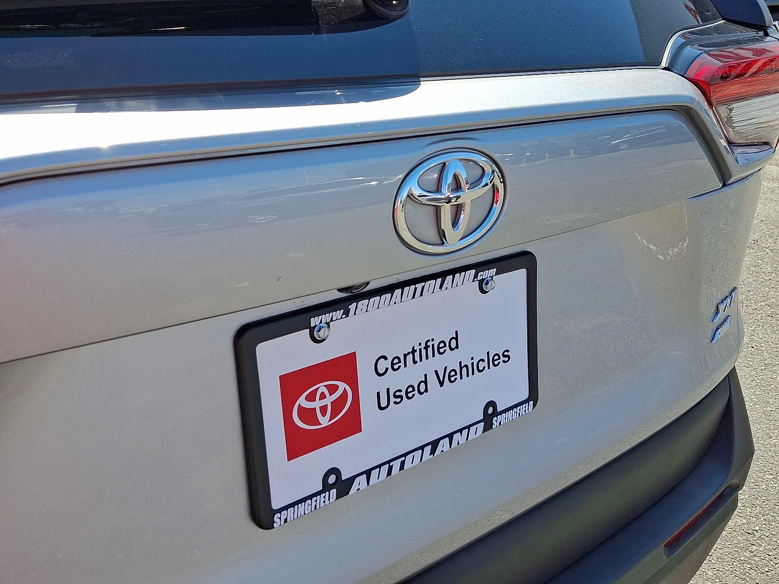 Used 2025 Silver Sky Metallic - 1D6 Toyota XLE image 30