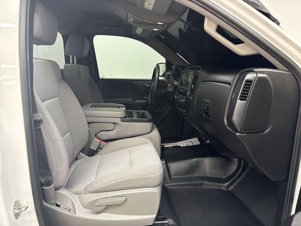 Used 2018 Summit White Chevrolet WT image 15