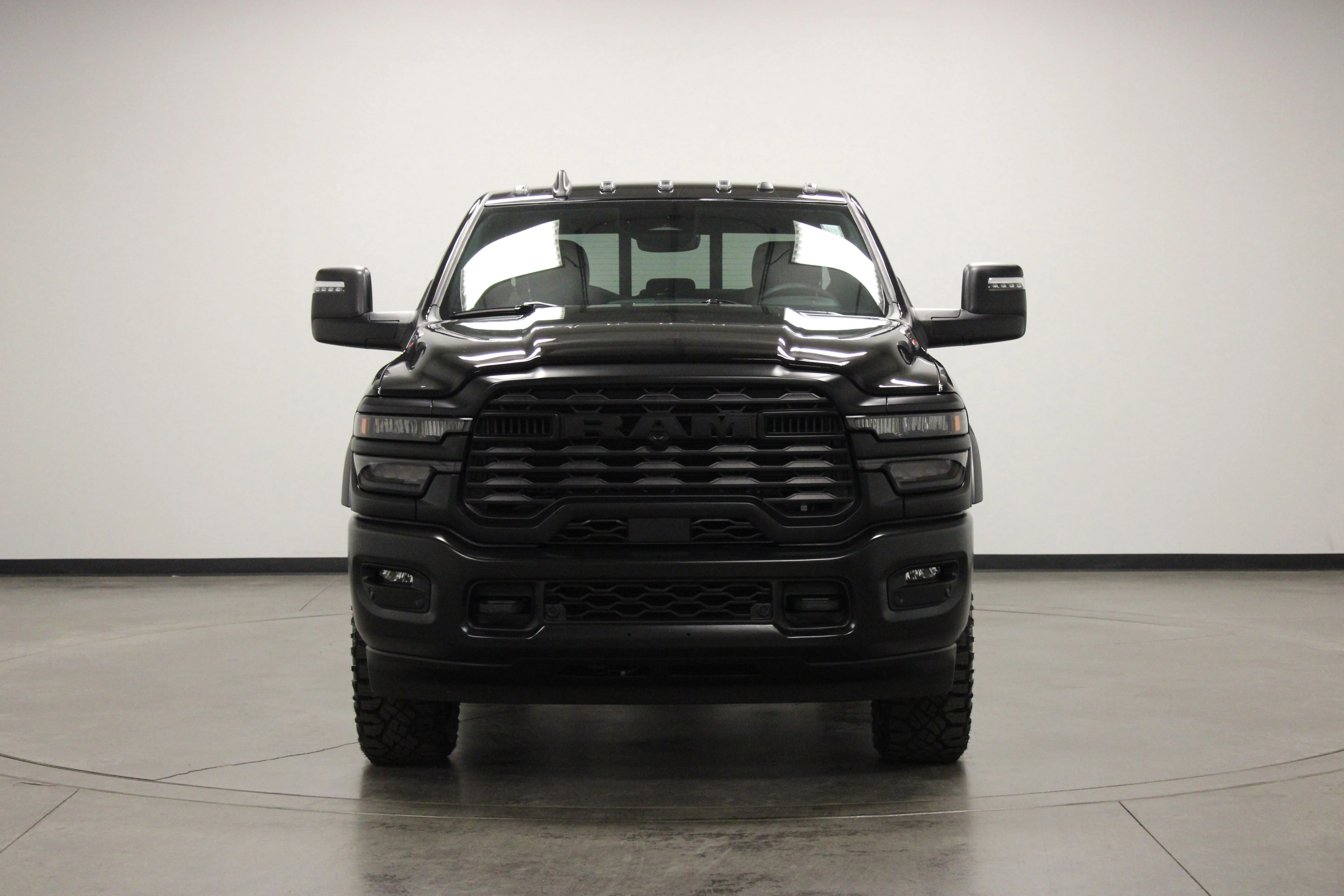 New 2026 Diamond Black Crystal Pearl-Coat Exterior Paint RAM Warlock image 3