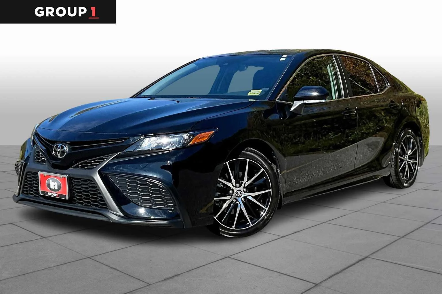 2023 Toyota Camry SE AWD's photo