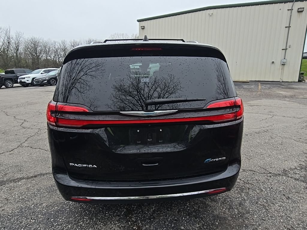 Used 2021 Black Chrysler Touring L image 6