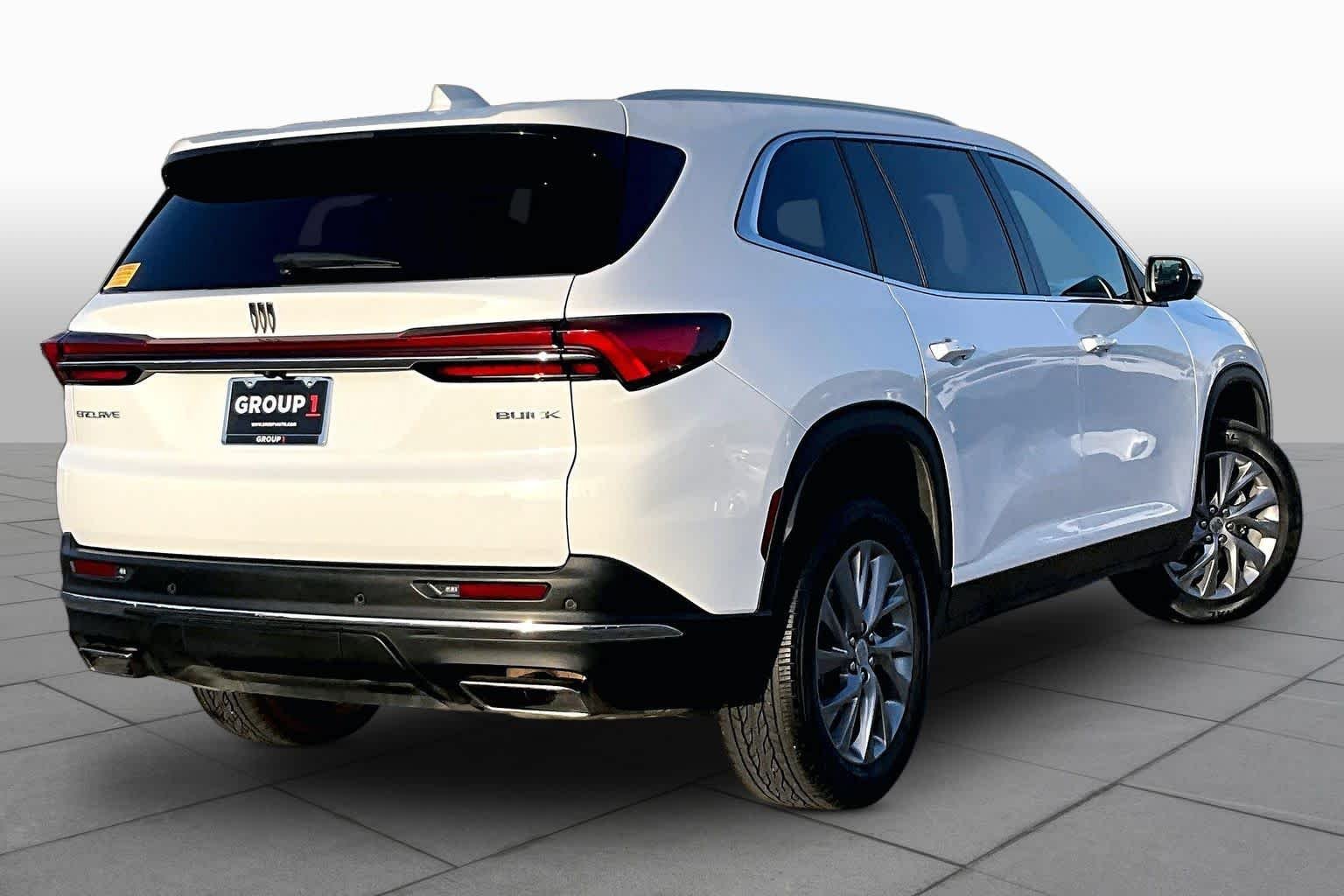 Used 2025 Summit White Buick Preferred image 13