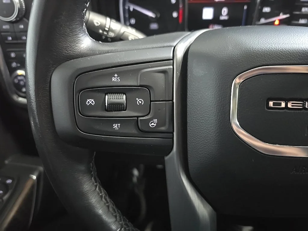 Used 2021 White GMC Denali image 20