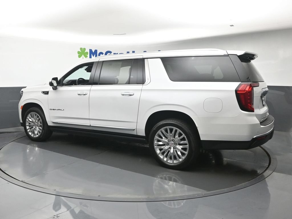 Used 2023 White GMC Denali image 28