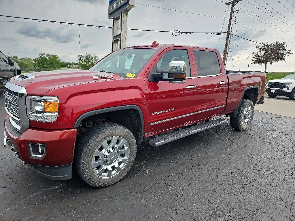2019 GMC Sierra 4WD Crew Cab Standard Box Denali's photo