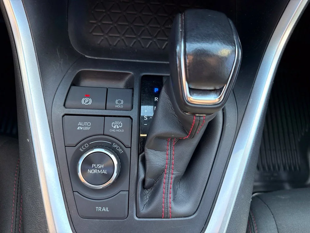 Used 2021  Toyota SE image 24