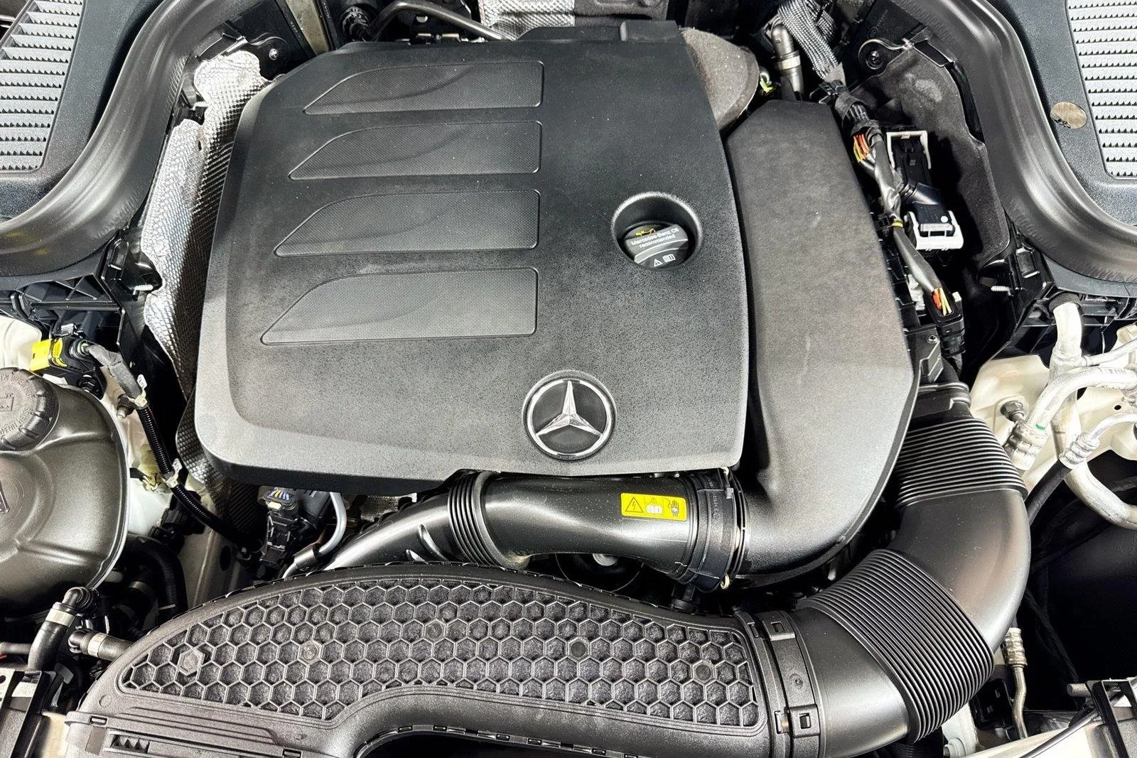 Used 2021 Polar White Mercedes-Benz GLC 300 image 29