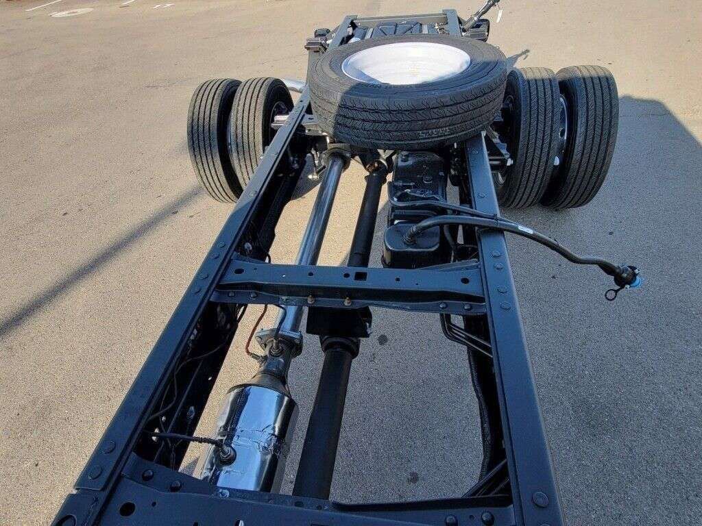 2023 Ford F-450 Super Duty Chassis Cab XLT - Photo 26