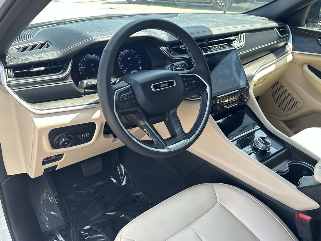 Used 2024 White Jeep Limited image 2