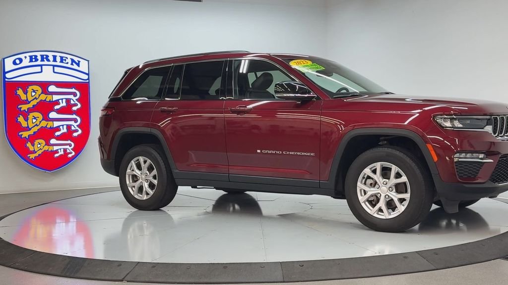 Used 2023 Velvet Jeep Limited image 3