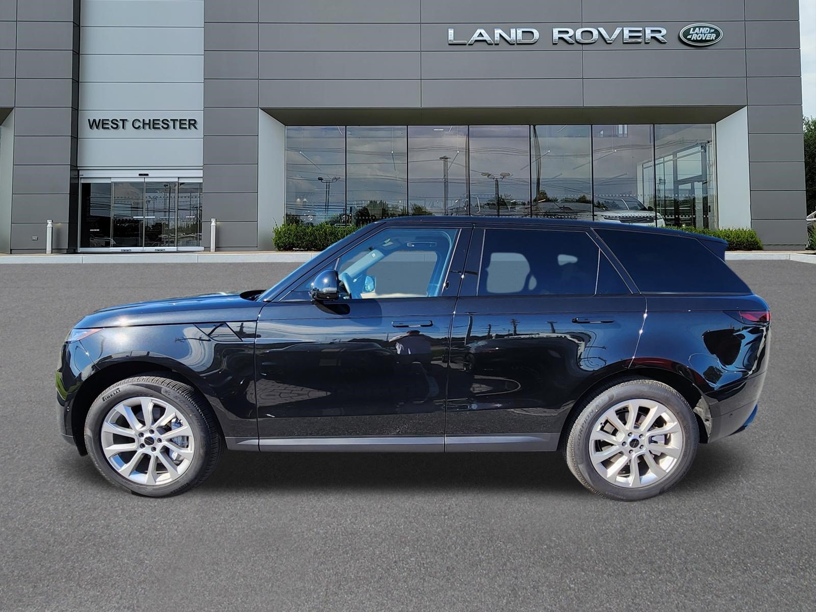 Certified Used 2026 Santorini Black Metallic Land Rover SE image 5