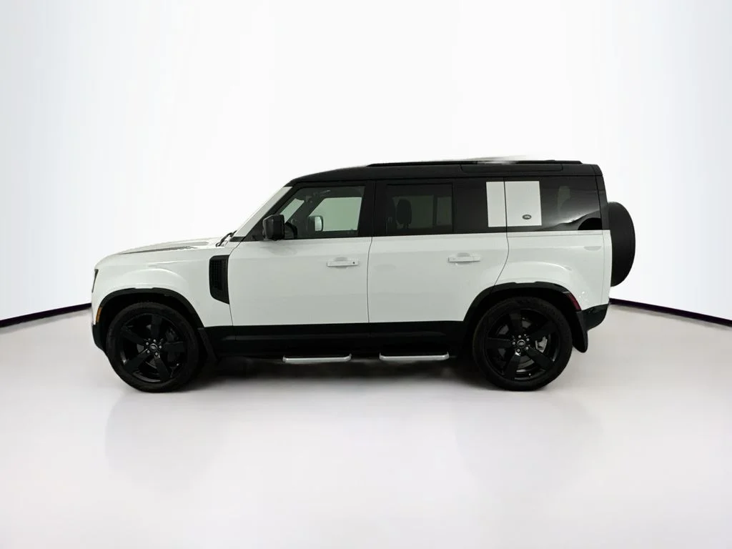 Used 2024 White Land Rover X-Dynamic SE image 8