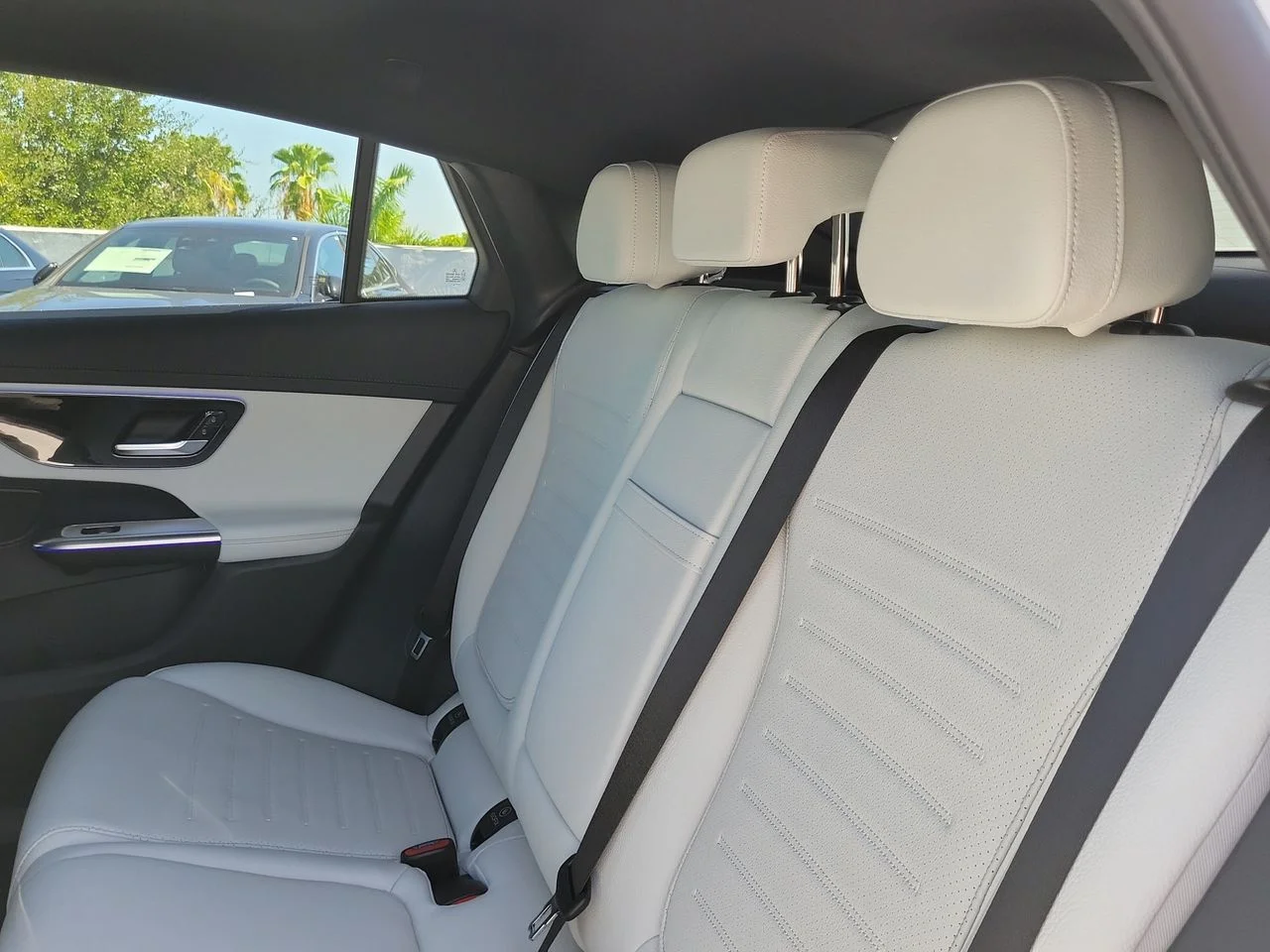 New 2027 Polar White Mercedes-Benz GLC 300 image 13