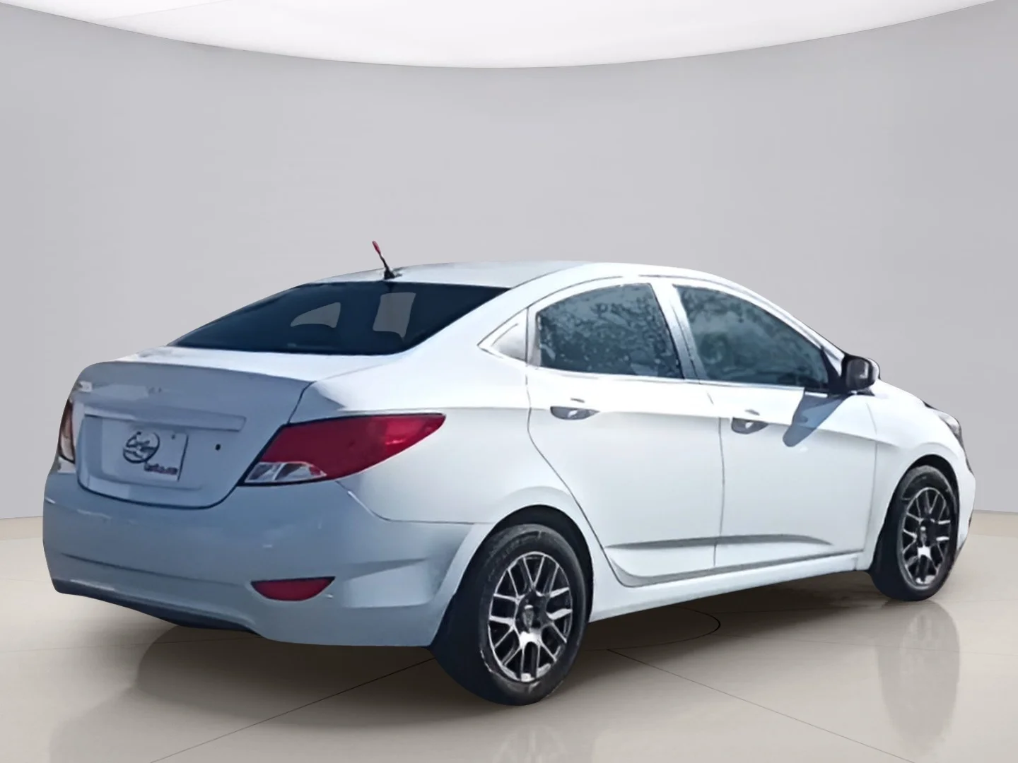 Used 2016 White Hyundai SE image 5