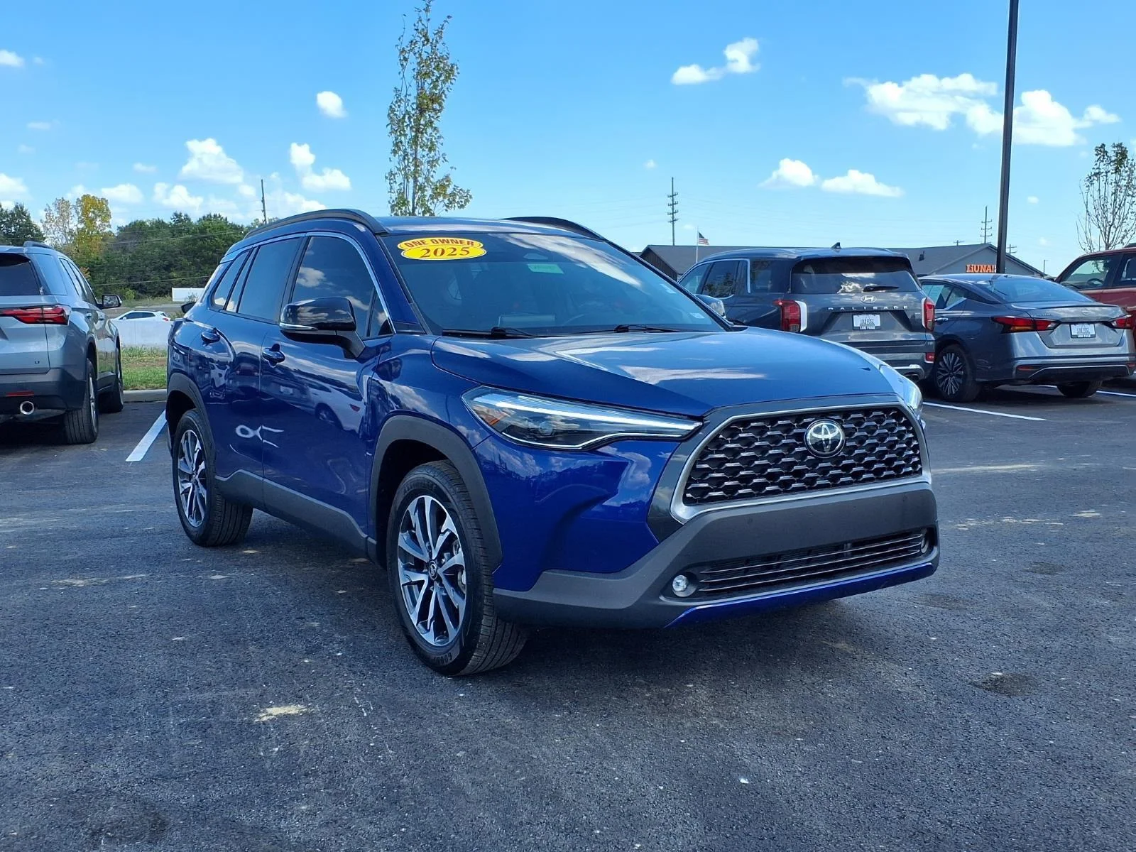 Used 2025 Blue Crush Metallic Toyota XLE image 32