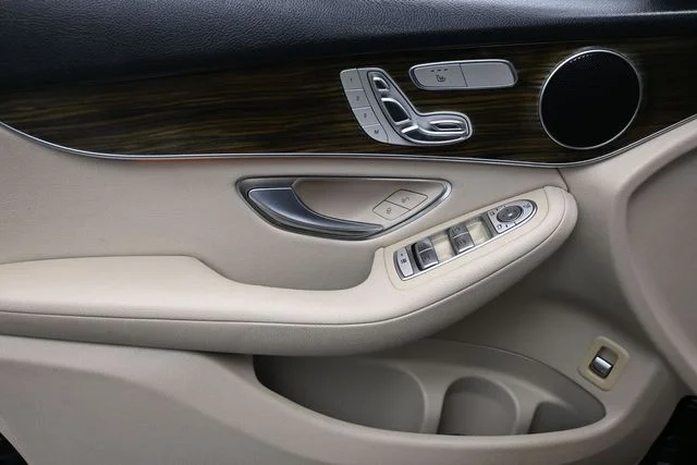 Used 2019 Black Mercedes-Benz GLC 300 image 8