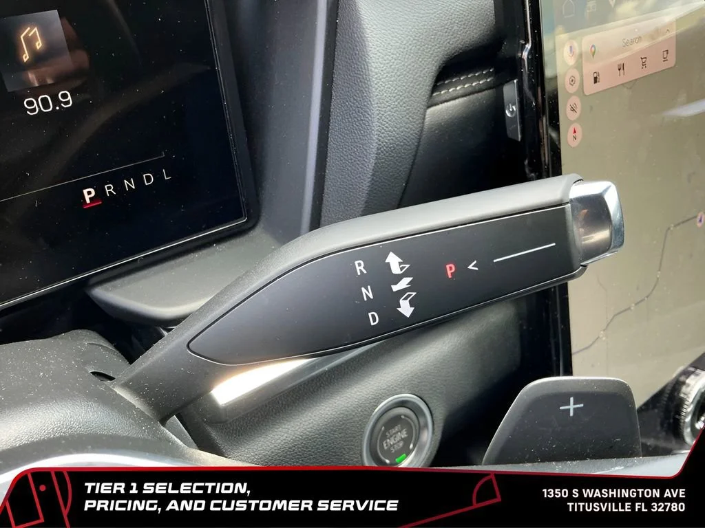 Used 2025 Summit White GMC Elevation image 23