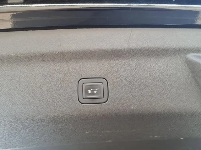 Used 2025 Onyx Black GMC Denali image 8