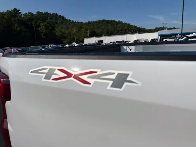 Used 2025 Summit White Chevrolet LT image 17