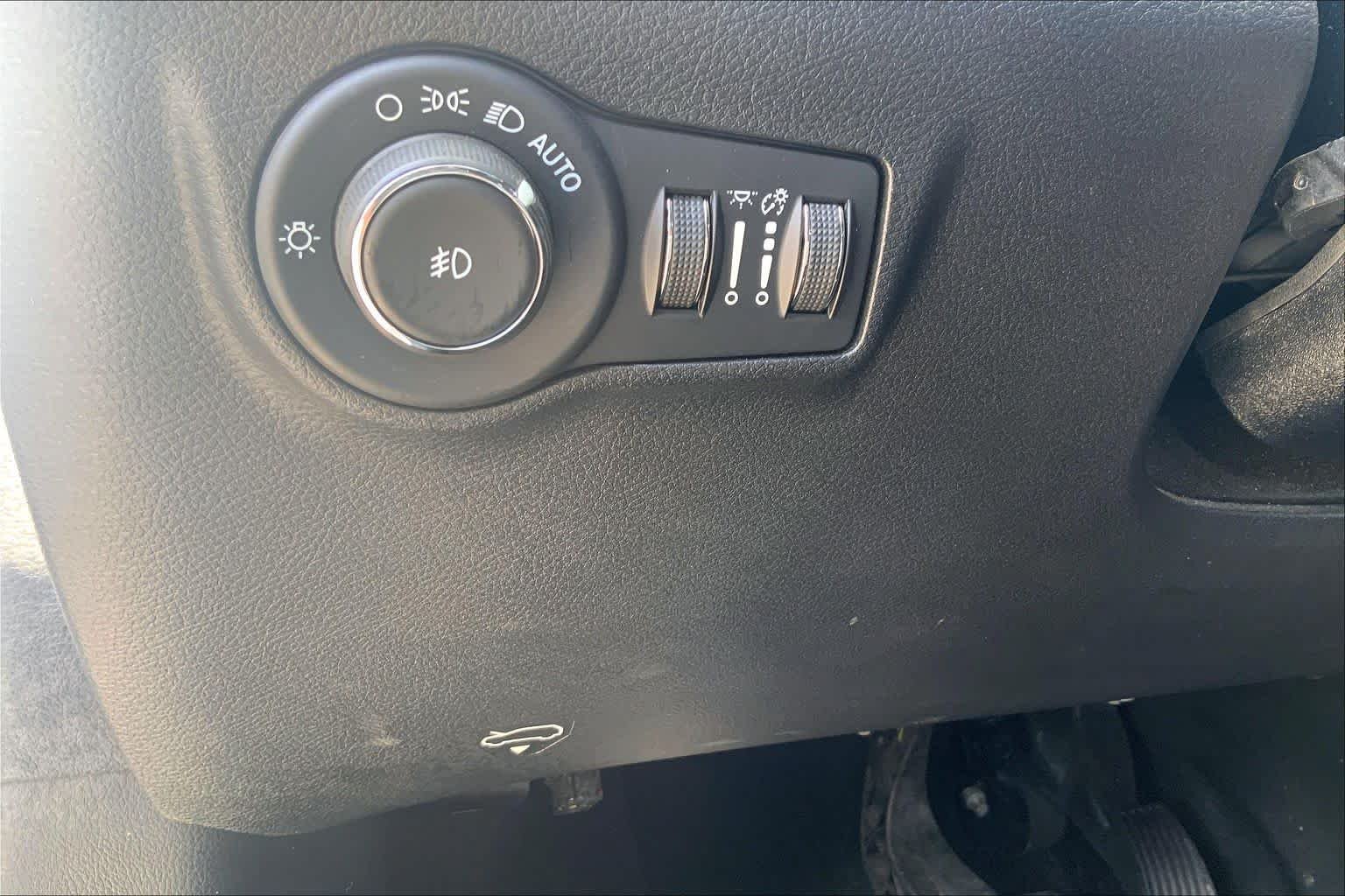 Used 2025 Bright White Clearcoat Jeep Limited image 35