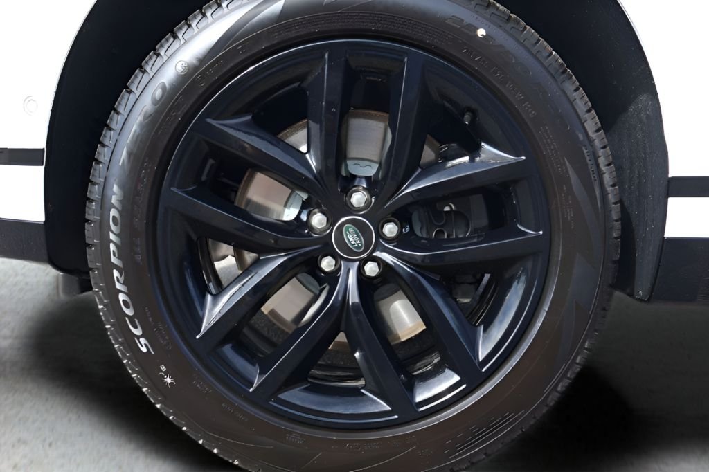 New 2026 Fuji White Land Rover Dynamic SE image 28