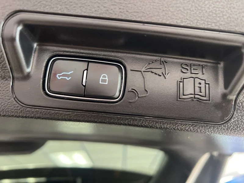 Used 2020 White Ford Limited image 9