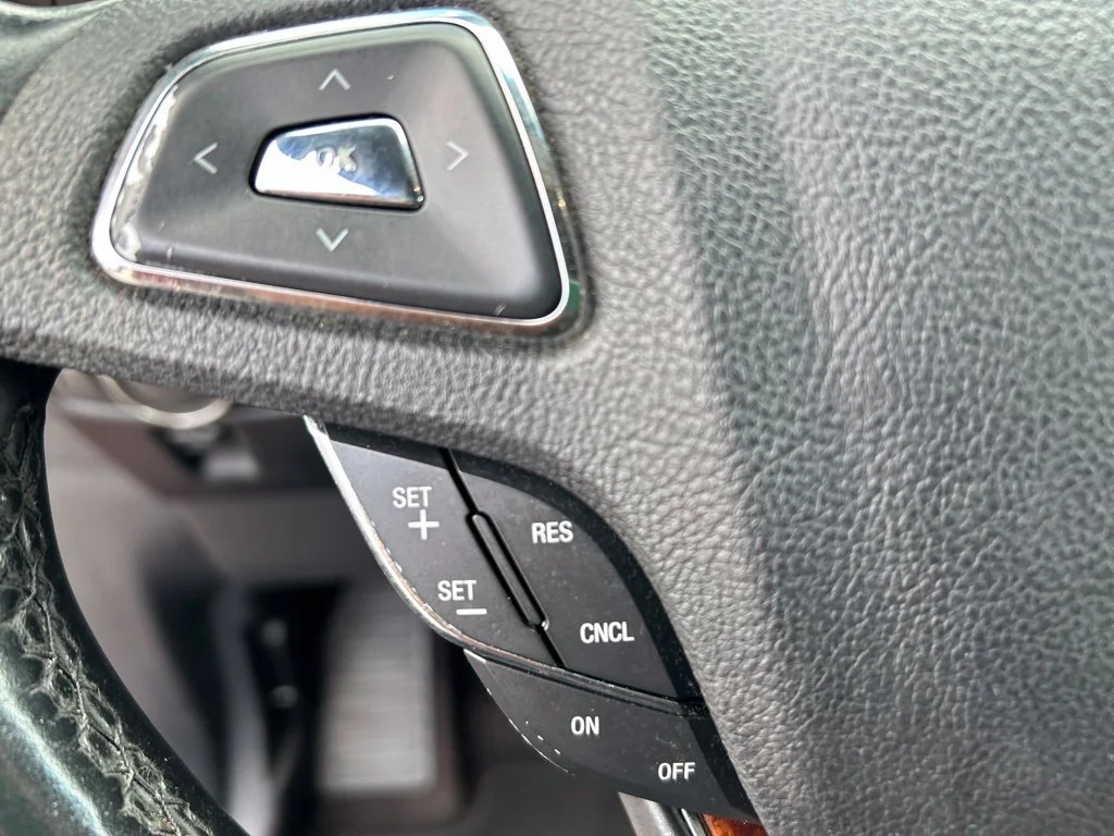 Used 2016 Red Lincoln Select image 18
