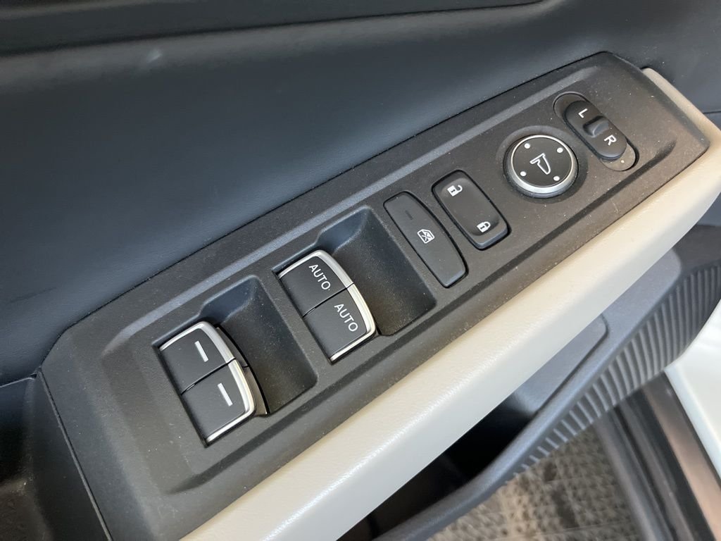 Used 2023 White Honda EX image 5