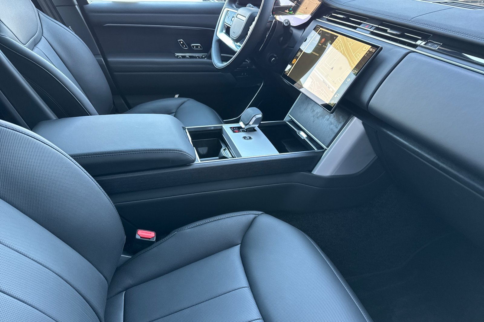 New 2026 Fuji White Land Rover SE image 17