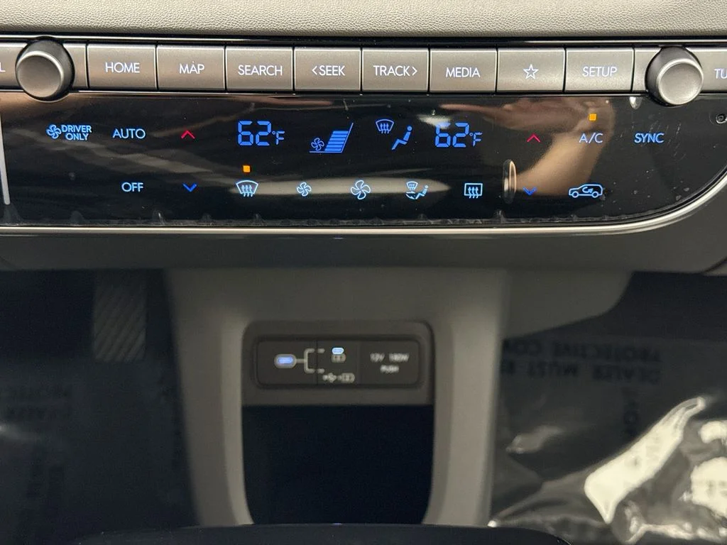 Used 2025 Blue Hyundai SEL image 16