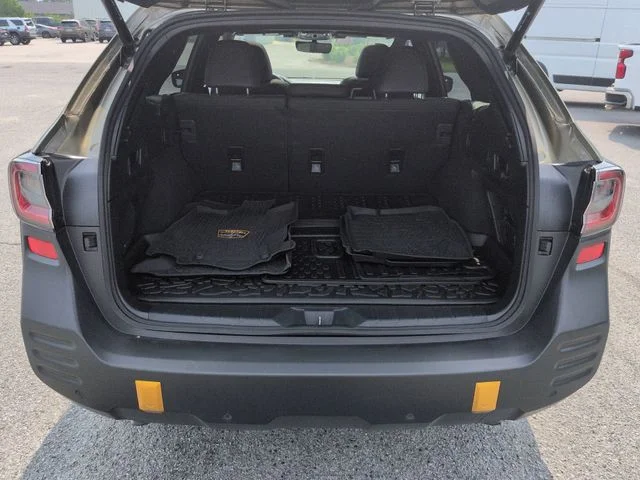 Used 2025 Green Subaru Wilderness image 36