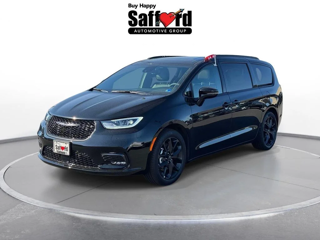 2026 Chrysler Pacifica Limited's photo