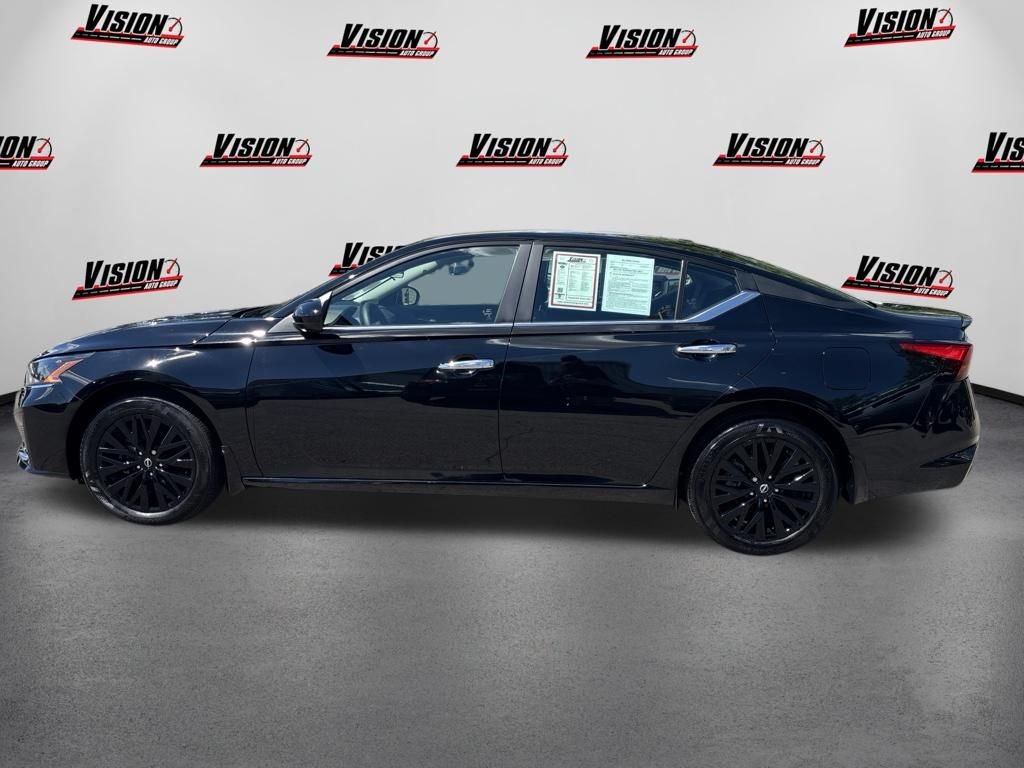 Used 2025 Black Nissan 2.5 SV image 8