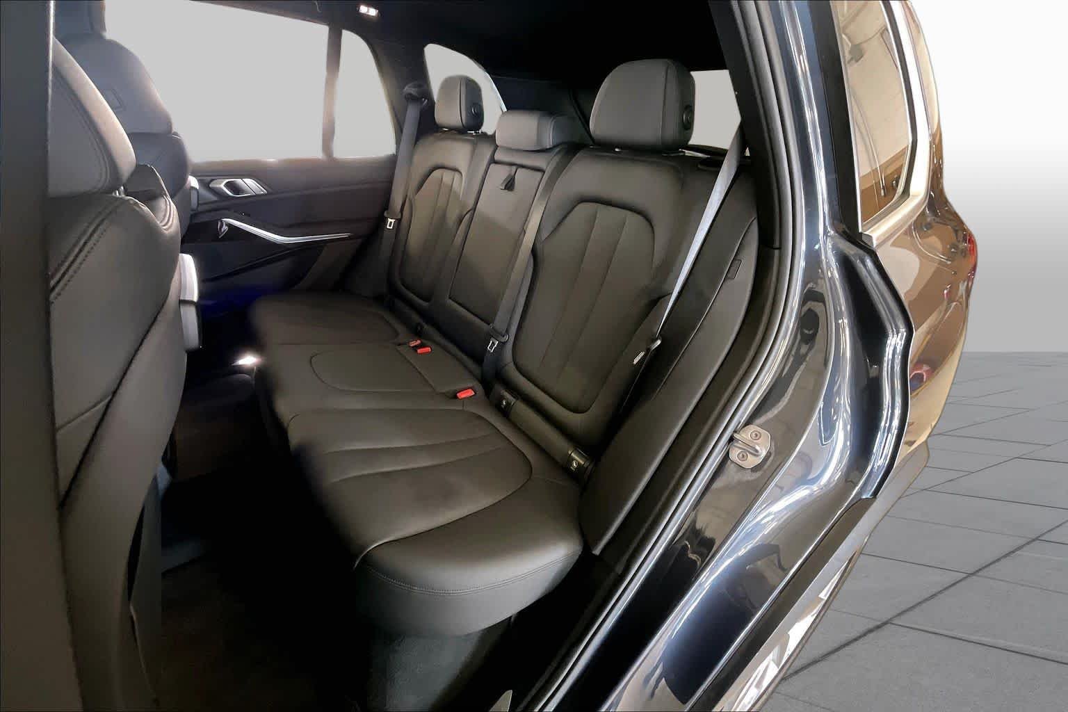 Used 2019 Arctic Grey Metallic BMW xDrive40i image 38