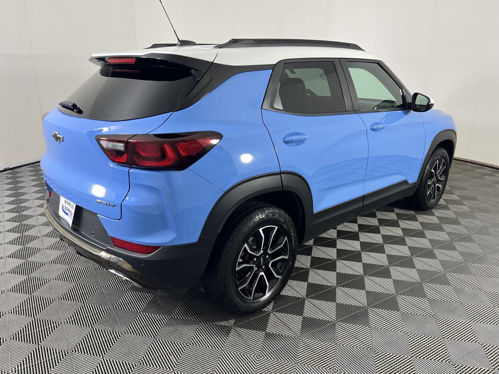 Used 2024 Fountain Blue Chevrolet ACTIV image 23