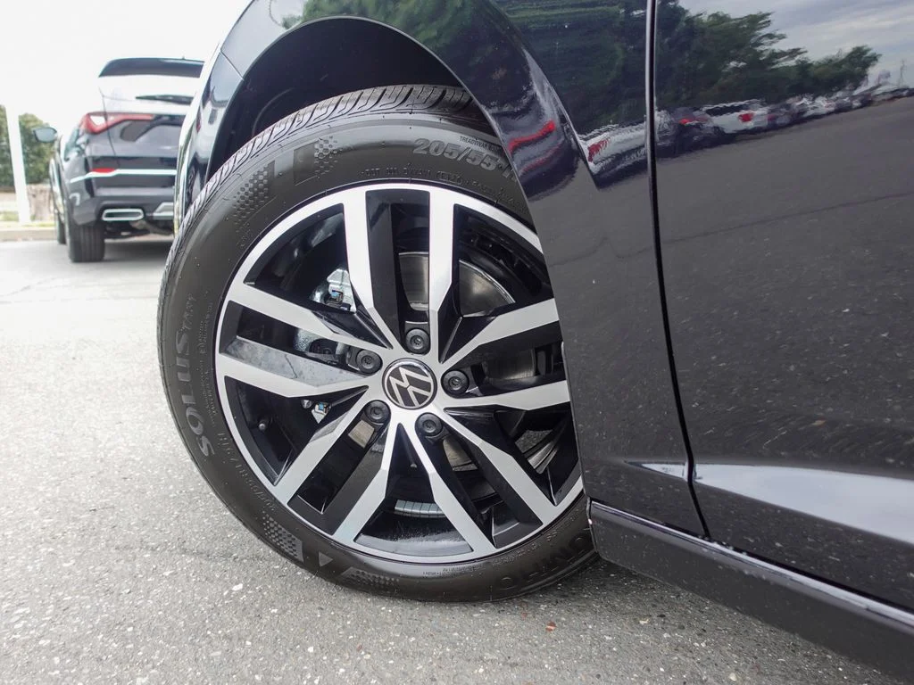 New 2026 Deep Black Pearl Volkswagen 1.5T SE image 10