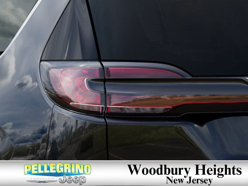 New 2026 Diamond Black Crystal Pearl-Coat Exterior Paint Chrysler Limited image 9