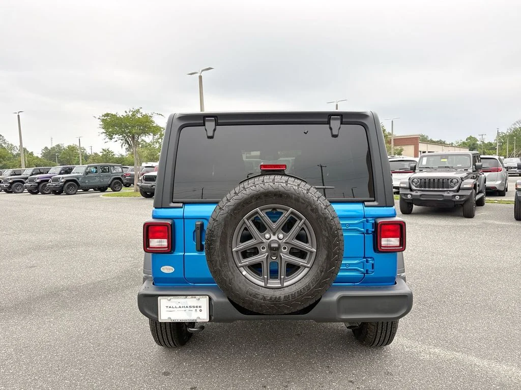 New 2026 Hydro Blue Pearl-Coat Exterior Paint Jeep Sport S image 4