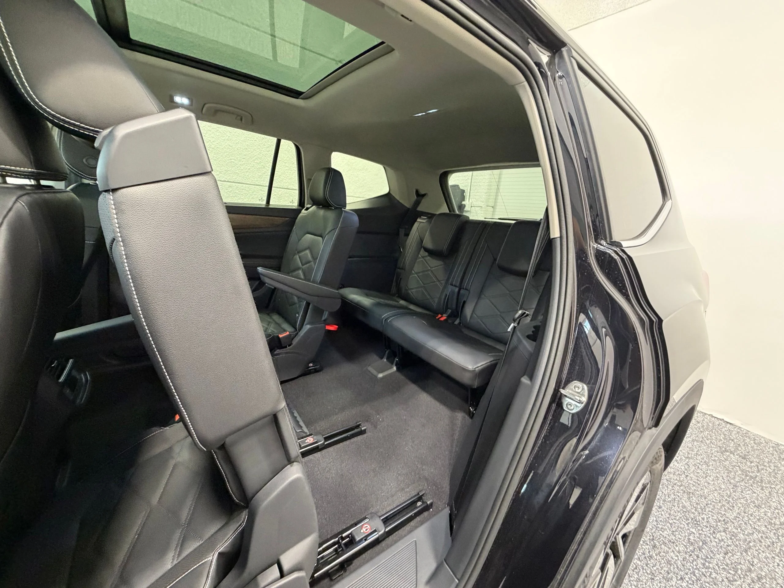 New 2026 Black Volkswagen 2.0T SE w/Technology image 23