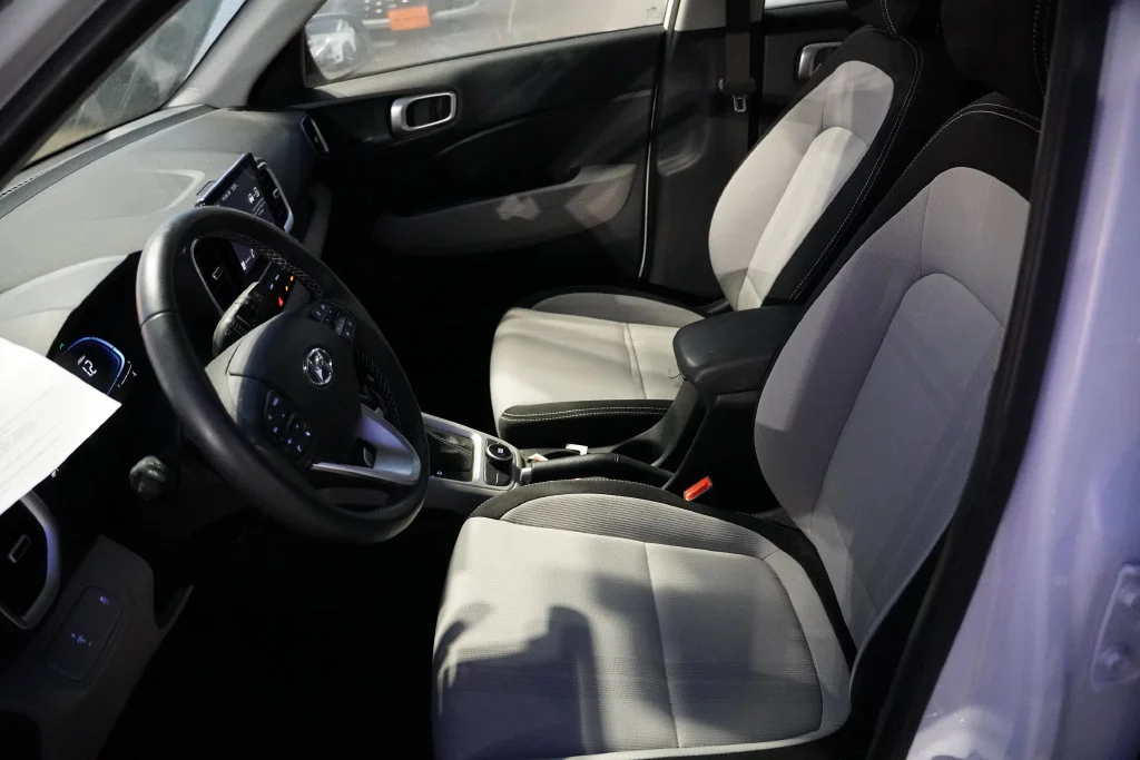 Used 2024 Lunar White Hyundai SEL image 4