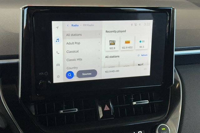 Used 2025  Toyota XLE image 21