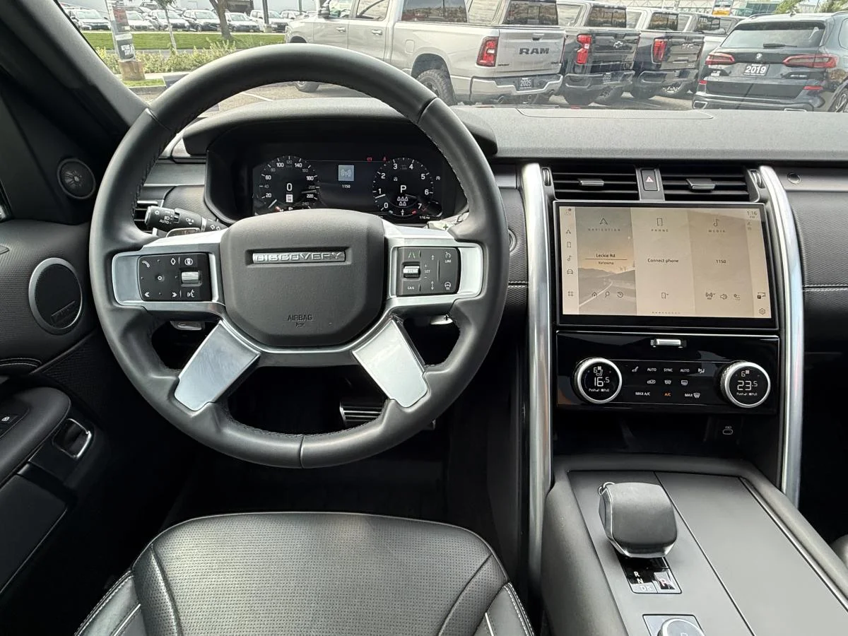 Used 2024 Black Land Rover Dynamic Se image 27