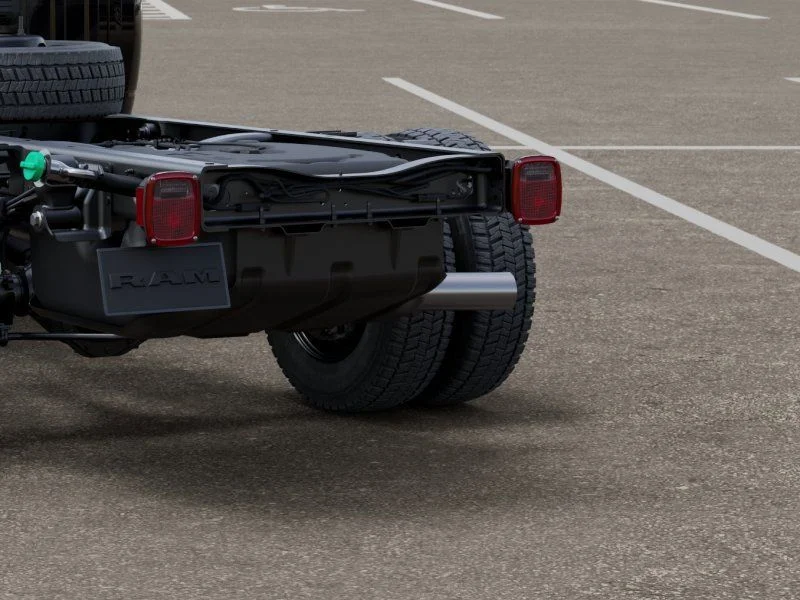 New 2026 Diamond Black Crystal Pearl-Coat Exterior Paint RAM Tradesman image 9